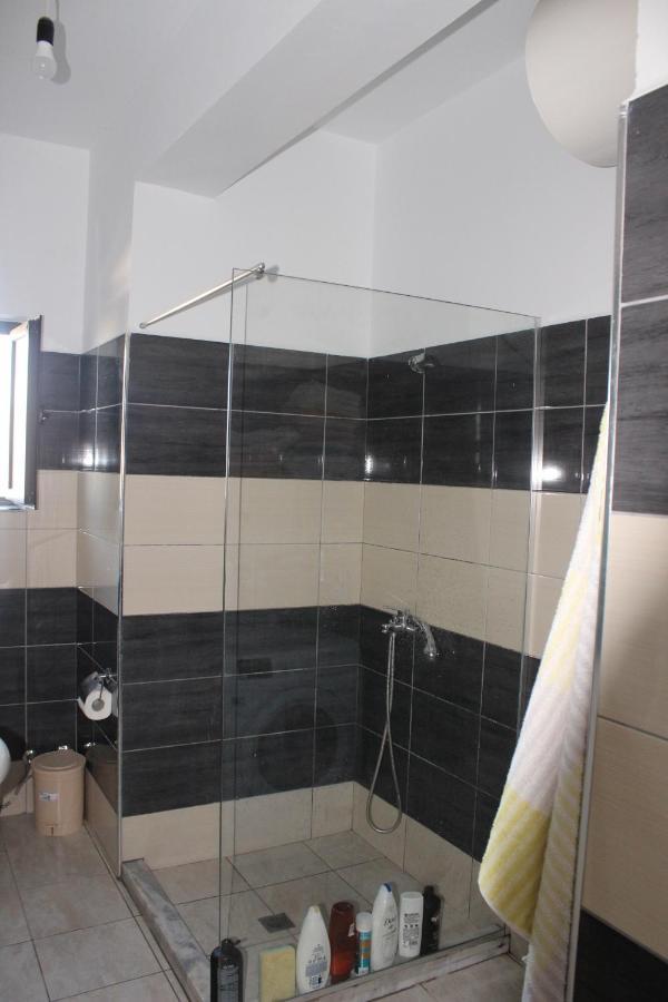Leva'S Apartments Sarande Exterior photo