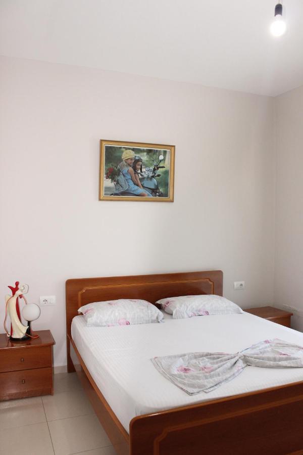 Leva'S Apartments Sarande Exterior photo