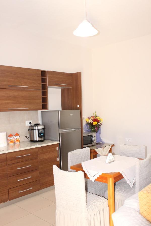 Leva'S Apartments Sarande Exterior photo