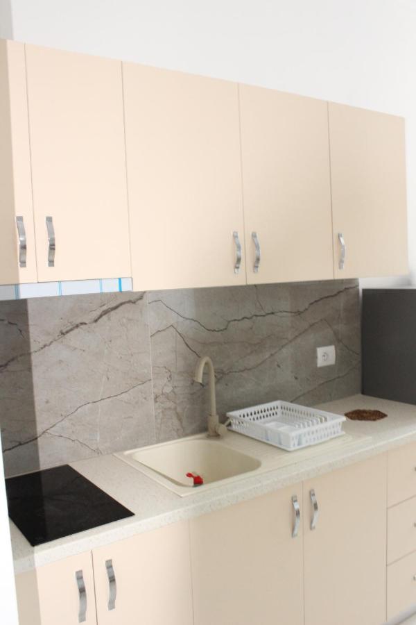 Leva'S Apartments Sarande Exterior photo