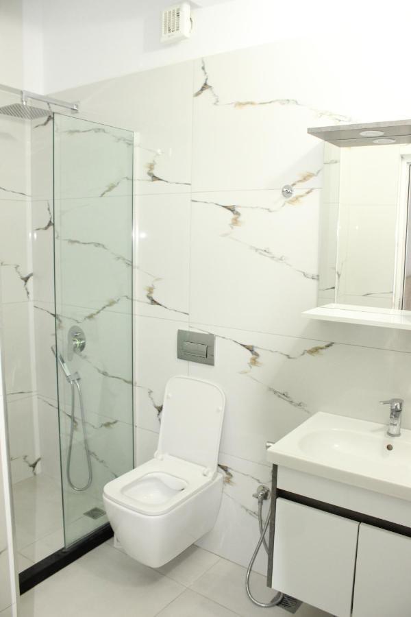 Leva'S Apartments Sarande Exterior photo