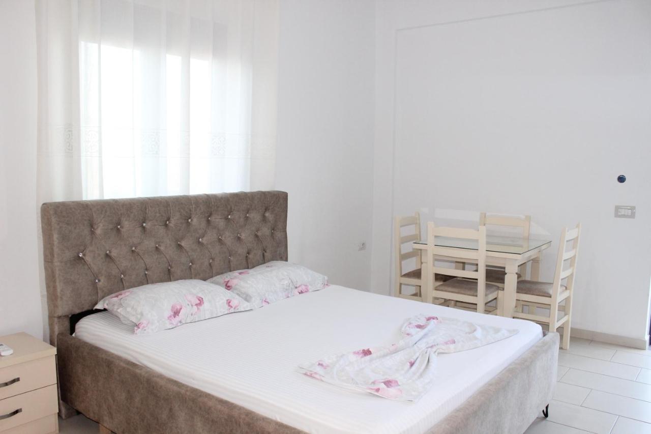 Leva'S Apartments Sarande Exterior photo