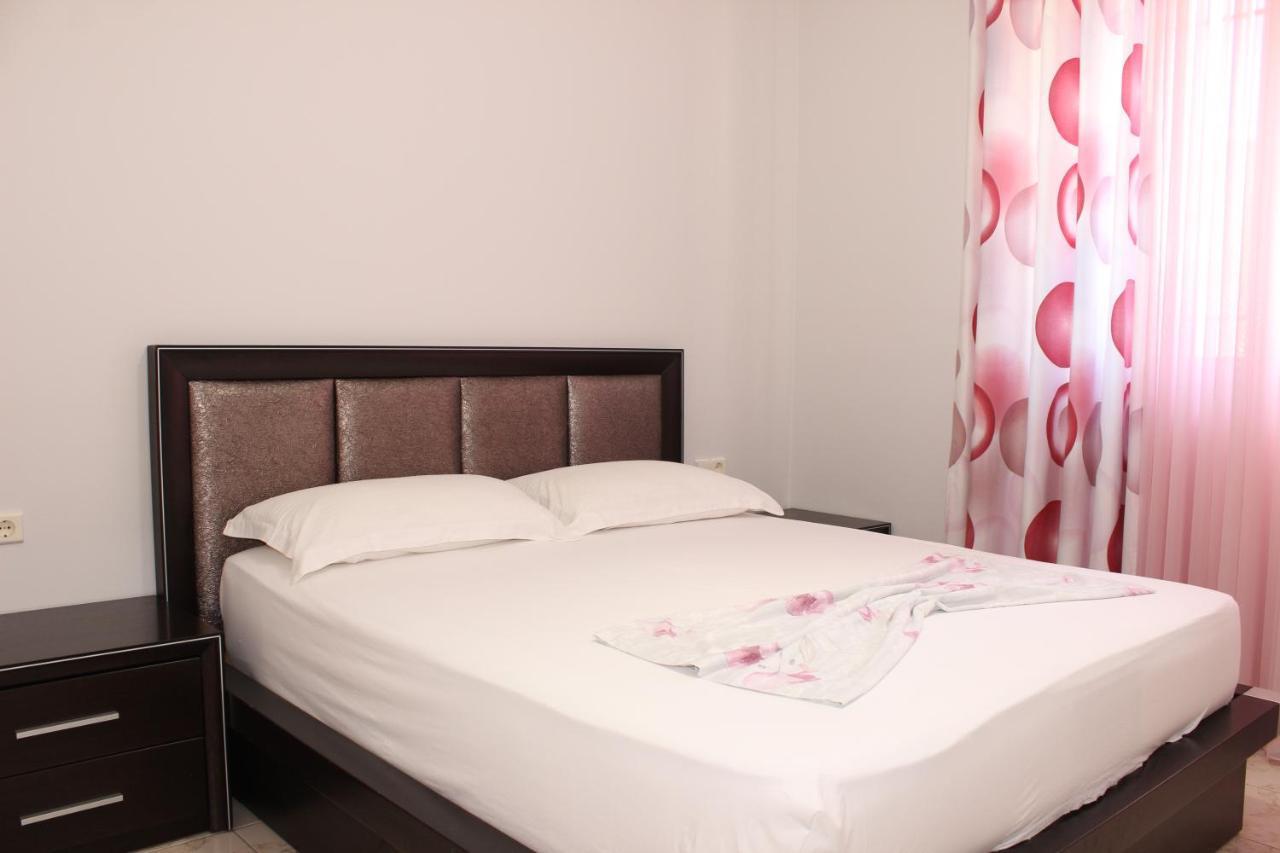 Leva'S Apartments Sarande Exterior photo