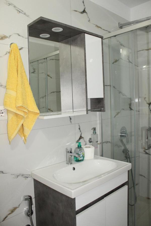 Leva'S Apartments Sarande Exterior photo