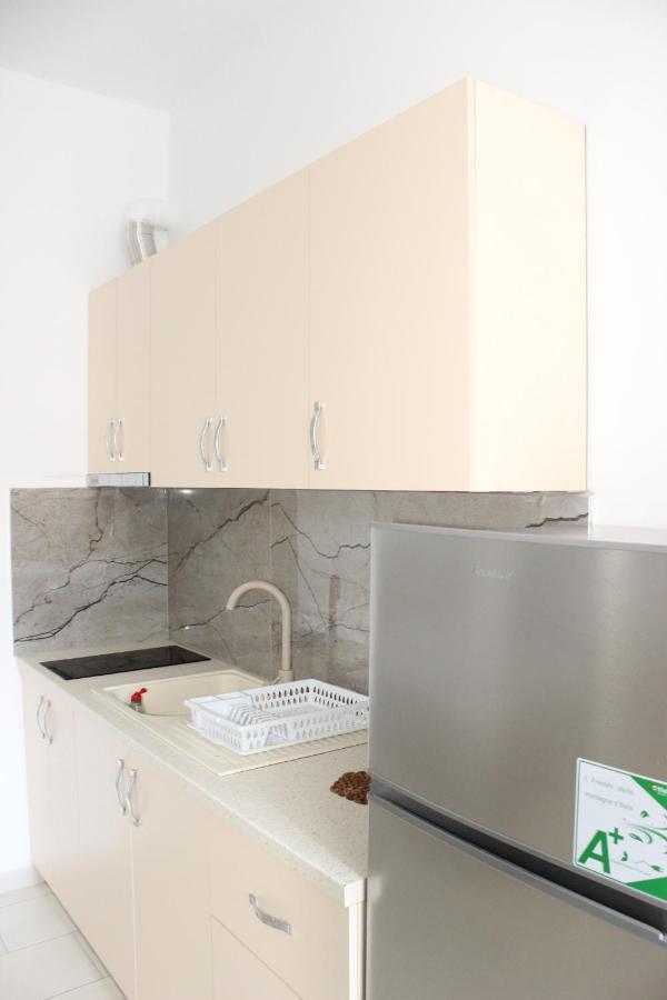 Leva'S Apartments Sarande Exterior photo