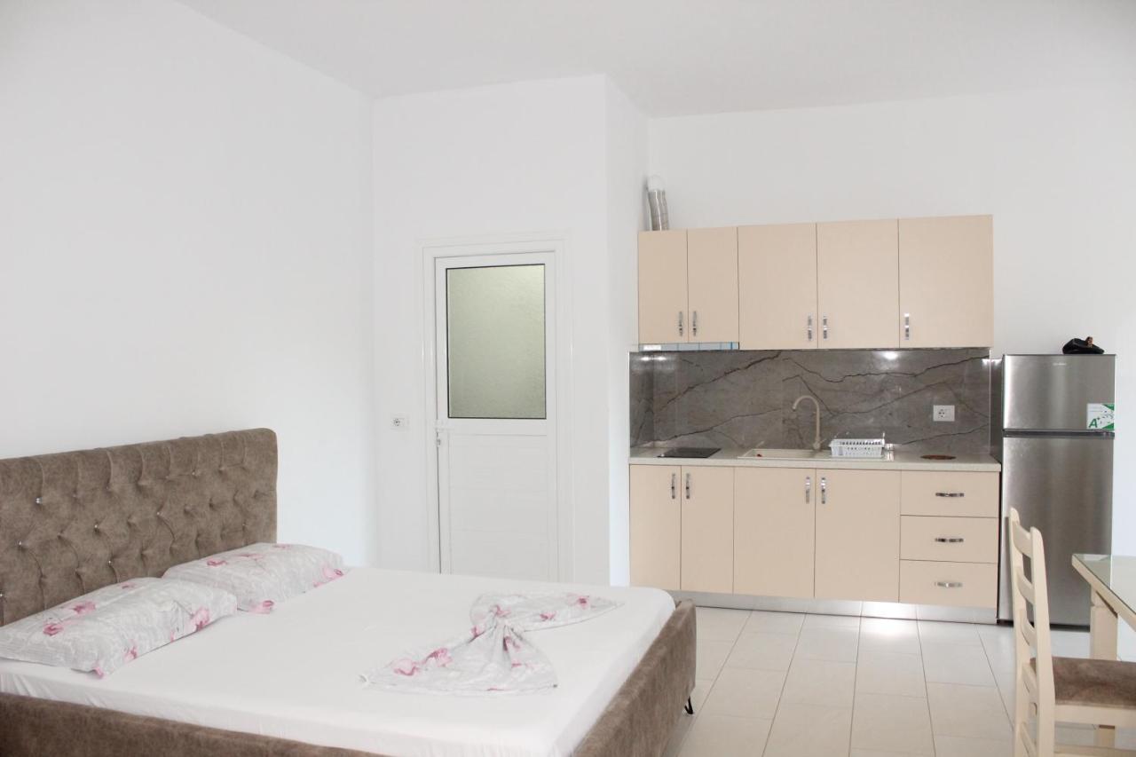 Leva'S Apartments Sarande Exterior photo